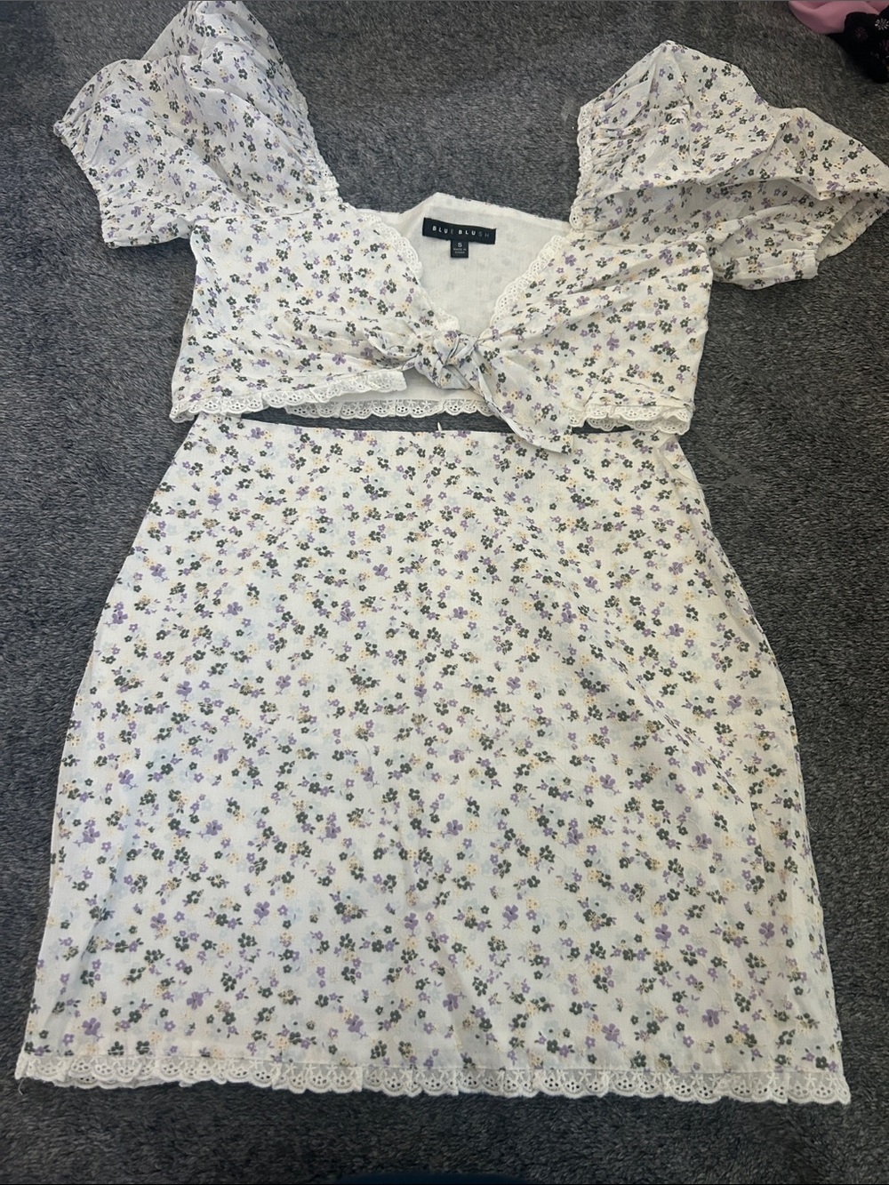 Blue Blush White Floral Tie-Front Crop Top new without tags comes as a set